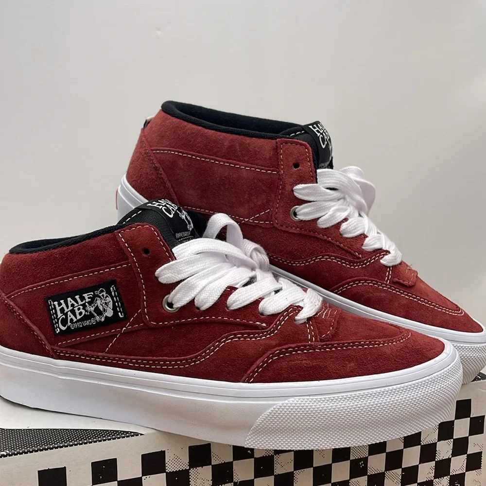 Vans Men’s Skate Half Cab
Pig Suede Brick
VN0A5KYABRI Sneakers - Picture 7 of 16